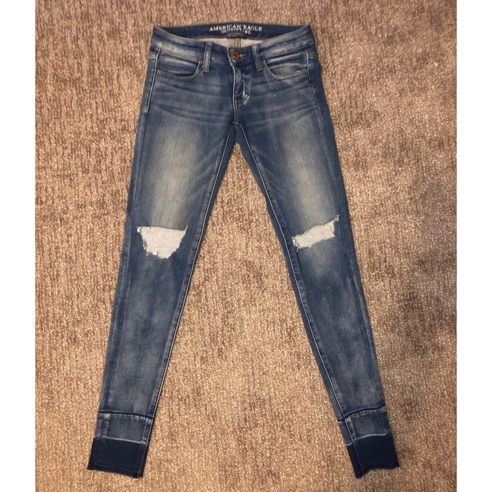 American Eagle Light Wash Skinny Jeans